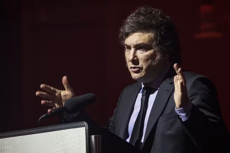 Milei menciona cripto em post, moeda desaba e presidente pode virar alvo de investiga��o