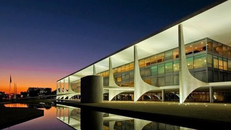 Brasil diz que novo tarifa�o � 'marco lastim�vel' e que usar� reciprocidade