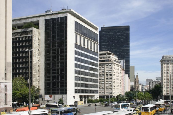 Eduardo Paes oferece pr�dio do Jockey Club no centro do Rio para sede permanente do BRICS no Brasil