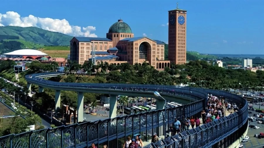 Ap�s Campos do Jord�o, Aparecida anuncia projeto para taxar turistas